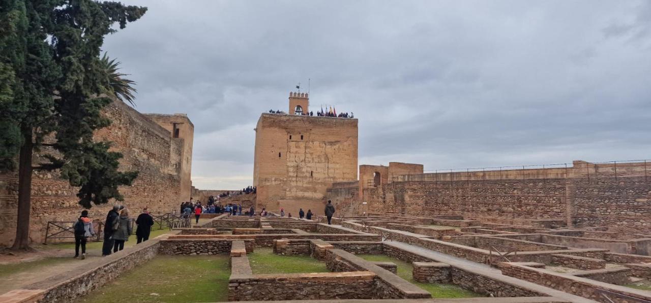 Gasthuis Patrimonio Arabe Vista A La Alhambra